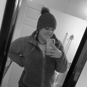 Meet your Posher, Caitlin